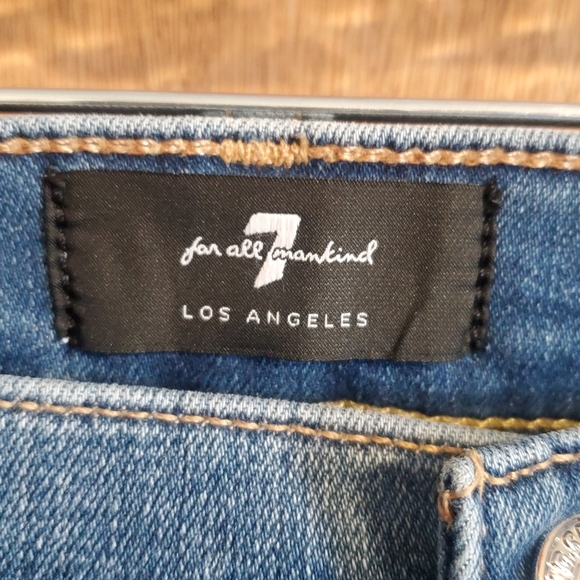 7 For All Mankind. JOSEFINA. 31. Tapered Leg.Button Fly - Picture 2 of 11